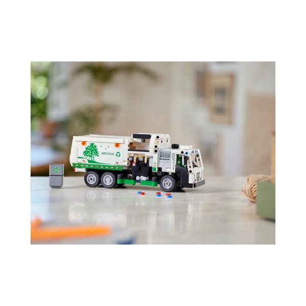 LEGO коцки, Technic, Mack® LR Electric Garbage Truck 